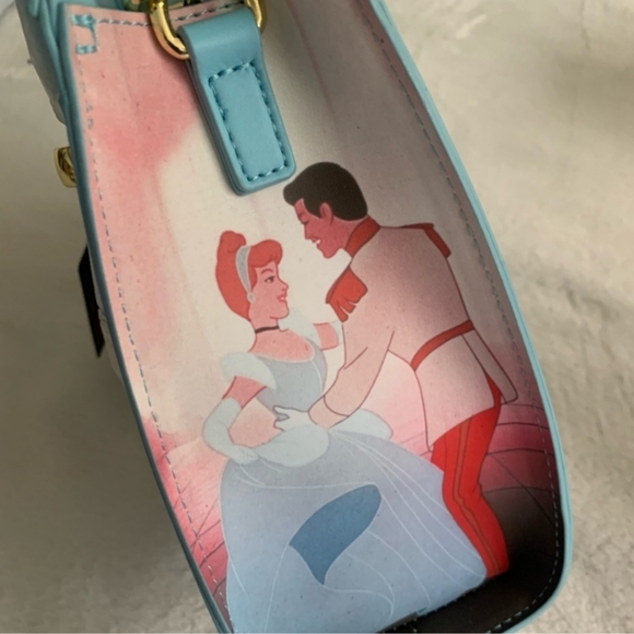 Disney Loungefly Cinderella Princess Scenes Light Baby Blue Crossbody NWT - Picture 3 of 6